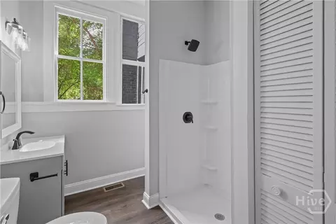 Bath - 674 Dunlevie Rd, Allenhurst, GA 31301 photo 3 of 4