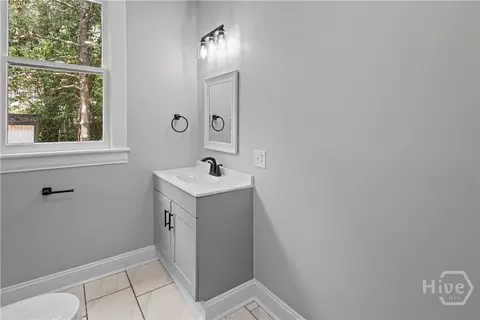 Bath - 674 Dunlevie Rd, Allenhurst, GA 31301 photo 4 of 4