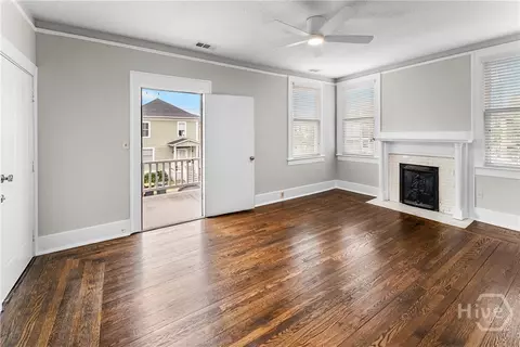 Living - 510 E 512 E 39th St, Savannah, GA 31401 photo 3 of 4