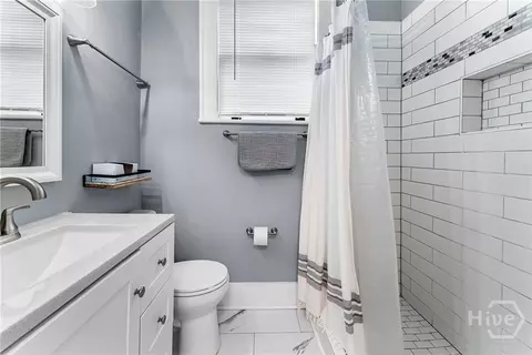 Bath - 510 E 512 E 39th St, Savannah, GA 31401 photo 1 of 2