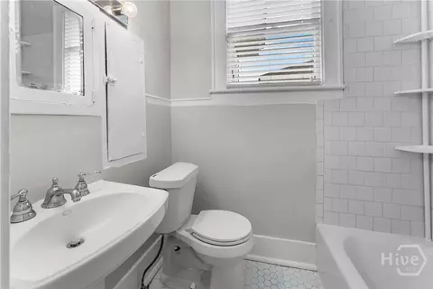 Bath - 510 E 512 E 39th St, Savannah, GA 31401 photo 2 of 2