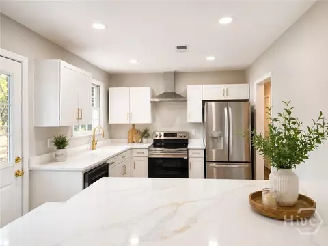 128 Paradise Dr, Savannah, GA 31406