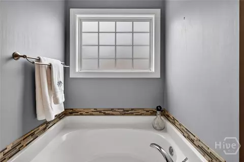 Bath - 57 Gateway Dr, Pooler, GA 31322 photo 3 of 4