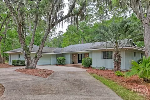 2 Abbott Ln, Savannah, GA 31411