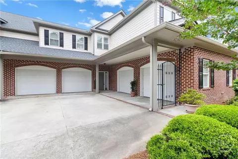 804 River Oaks Dr, Richmond Hill, GA 31324