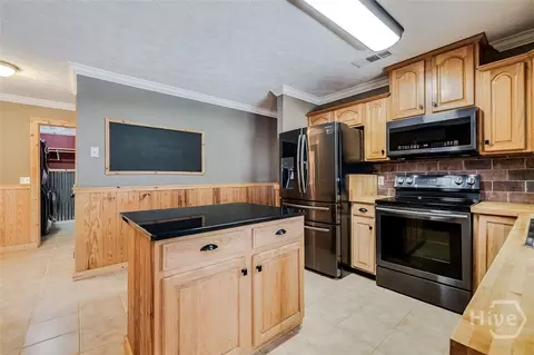 Kitchen - 102 Julia Ct, Springfield, GA 31329 photo 4 of 5