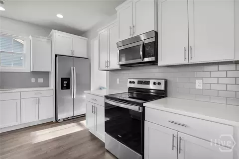 Kitchen - 102 Oakdene Rd, Pooler, GA 31322 photo 4 of 4