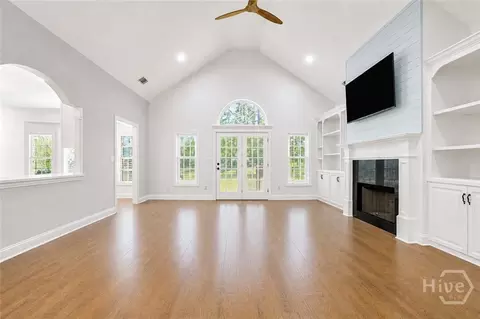 Living - 202 Mallard Loop Rd, Savannah, GA 31405 photo 5 of 9