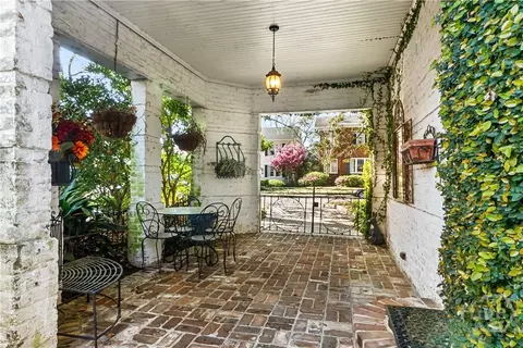 Exterior - 34 E 50th St, Savannah, GA 31405 photo 2 of 7