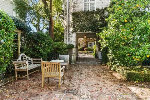 Exterior - 34 E 50th St, Savannah, GA 31405 photo 4 of 7