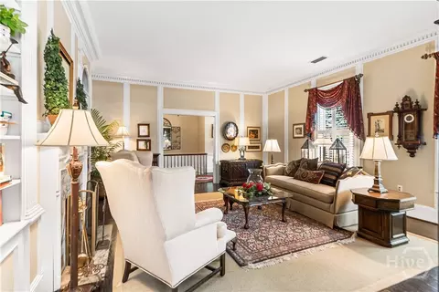 Living - 34 E 50th St, Savannah, GA 31405 photo 2 of 5