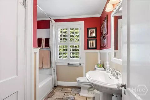 Bath - 34 E 50th St, Savannah, GA 31405 photo 3 of 4