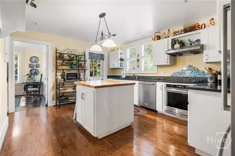 Kitchen - 34 E 50th St, Savannah, GA 31405 photo 1 of 3