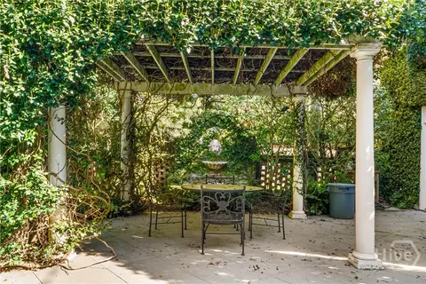 Exterior - 34 E 50th St, Savannah, GA 31405 photo 5 of 7