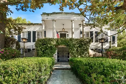 34 E 50th St, Savannah, GA 31405