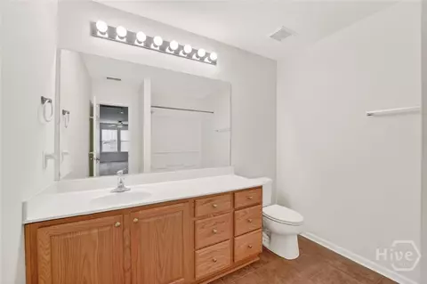 Bath - 124 Regency Cir, Pooler, GA 31322 photo 2 of 4