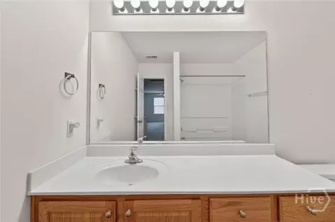 Bath - 124 Regency Cir, Pooler, GA 31322 photo 3 of 4