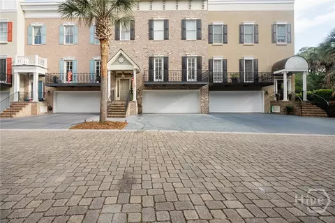 2 Paddington Cir, Savannah, GA 31410