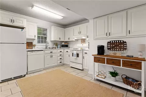 302 E Island Square Dr, Saint Simons Island, GA 31522