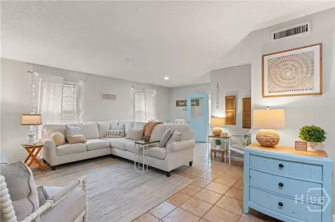 302 E Island Square Dr, Saint Simons Island, GA 31522