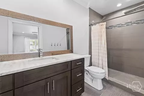 Bath - 516 E 58th St, Savannah, GA 31405 photo 3 of 3