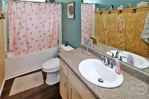 Bath - 215 Harmony Blvd, Pooler, GA 31322 photo 2 of 5