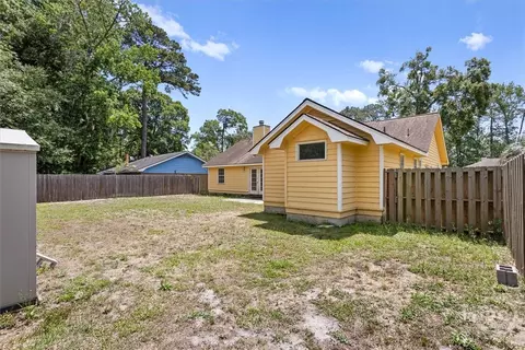 Exterior - 98 Red Fox Dr, Savannah, GA 31419 photo 4 of 8