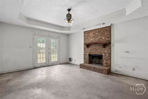 Living - 98 Red Fox Dr, Savannah, GA 31419 photo 1 of 4