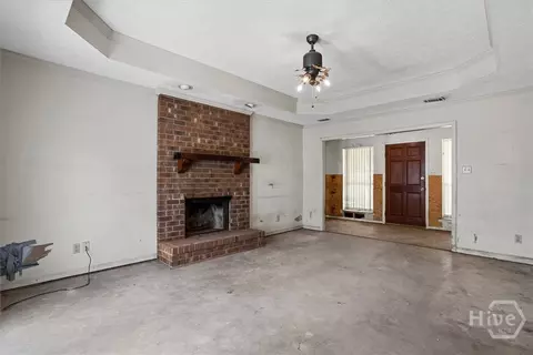 Living - 98 Red Fox Dr, Savannah, GA 31419 photo 2 of 4