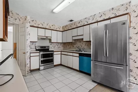 Kitchen - 98 Red Fox Dr, Savannah, GA 31419 photo 2 of 3