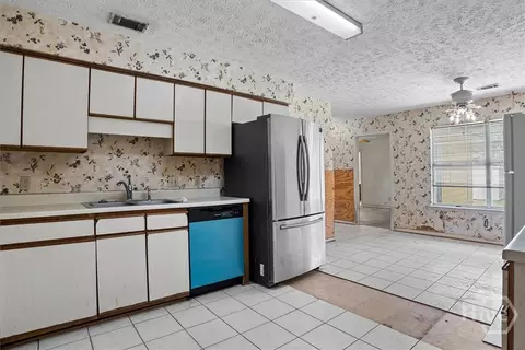 Kitchen - 98 Red Fox Dr, Savannah, GA 31419 photo 3 of 3
