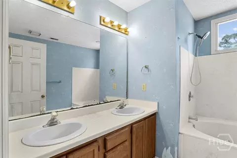 Bath - 98 Red Fox Dr, Savannah, GA 31419 photo 1 of 6