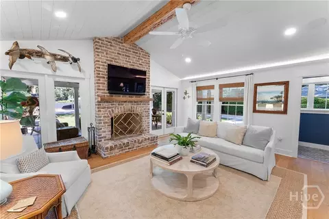 Living - 29 Cornus Dr, Savannah, GA 31406 photo 2 of 3