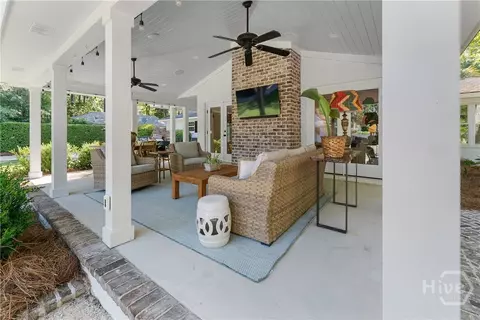Exterior - 29 Cornus Dr, Savannah, GA 31406 photo 6 of 8