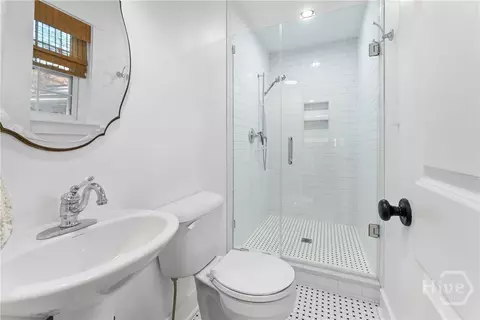 Bath - 29 Cornus Dr, Savannah, GA 31406 photo 2 of 3
