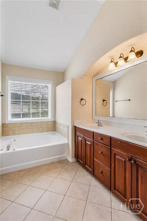 Bath - 227 Durham Park Way, Pooler, GA 31322 photo 2 of 4
