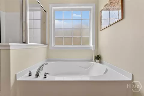 Bath - 29 Olde Gate Ct, Pooler, GA 31322 photo 5 of 6