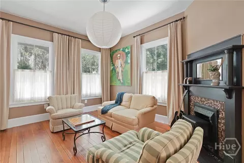 Living - 205 E 39th St, Savannah, GA 31401 photo 2 of 3