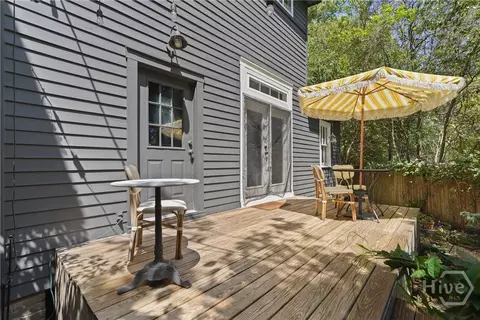 Exterior - 205 E 39th St, Savannah, GA 31401 photo 2 of 4