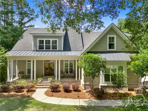 890 Saint Catherine Cir, Richmond Hill, GA 31324
