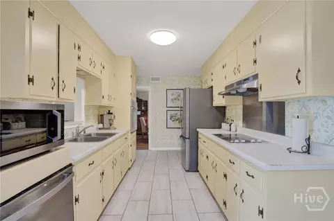 Kitchen - 1908 Colonial Dr, Savannah, GA 31406 photo 2 of 6