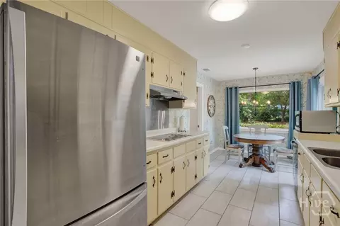 Kitchen - 1908 Colonial Dr, Savannah, GA 31406 photo 4 of 6