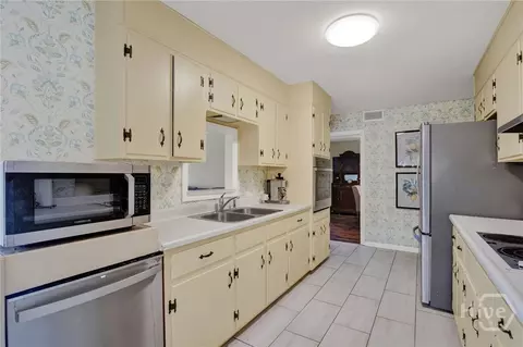 Kitchen - 1908 Colonial Dr, Savannah, GA 31406 photo 5 of 6