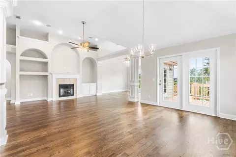 Living - 24 Redwall Cir, Savannah, GA 31407 photo 2 of 10