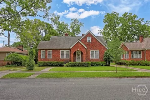 319 E 52nd St, Savannah, GA 31405