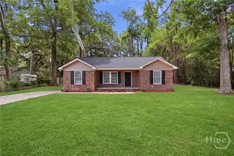 1384 Lake Dr, Midway, GA 31320