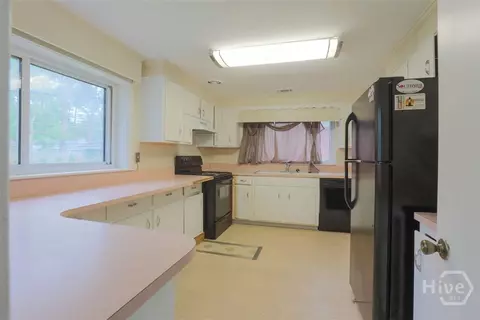 Kitchen - 211 E 63rd St, Savannah, GA 31405 photo 2 of 2