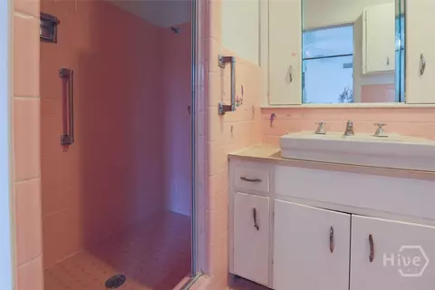 Bath - 211 E 63rd St, Savannah, GA 31405 photo 1 of 7