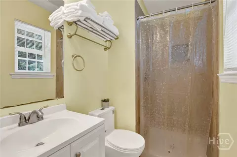 Bath - 140 Ropemaker Ln, Savannah, GA 31410 photo 2 of 2