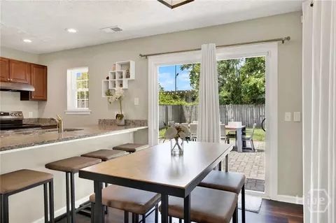 Dining - 140 Ropemaker Ln, Savannah, GA 31410 photo 2 of 4